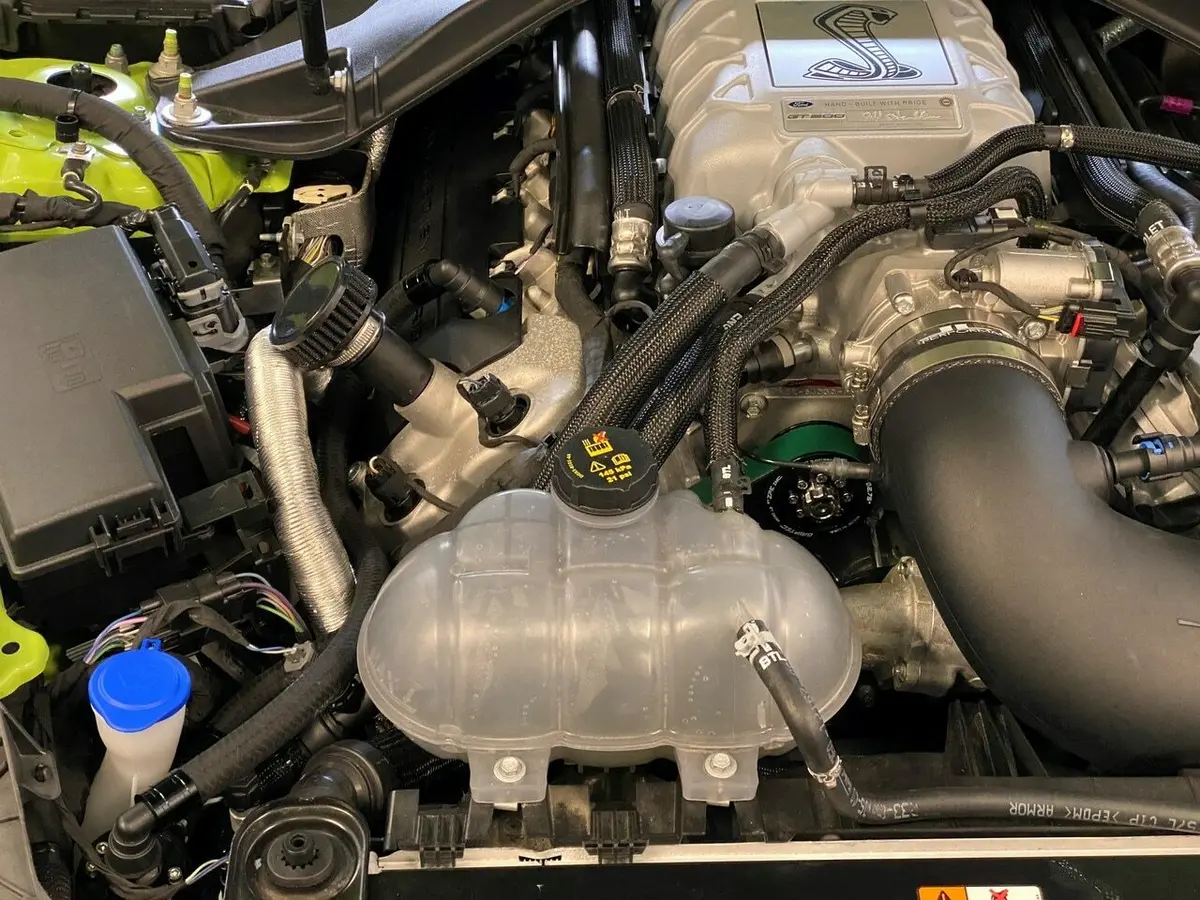 Upr Products Single Valve Catch Can W/Clean Side Separator Plug N Play (2020-2021 Shelby Gt500) 5030-262-1-Css 2